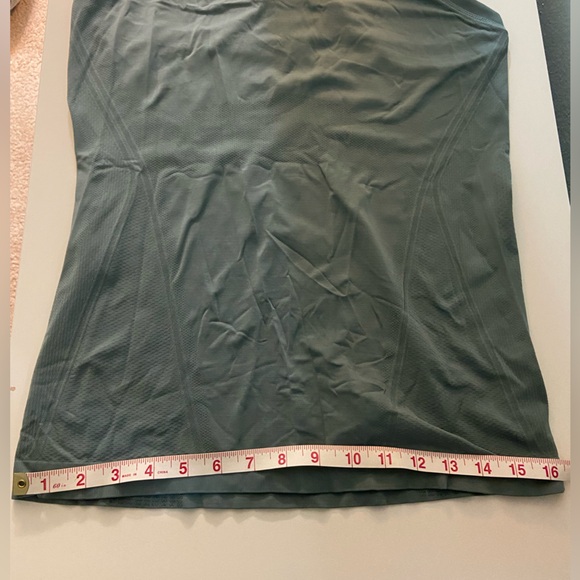 Athleta Momentum Seamless Tank Size medium - Picture 7 of 7